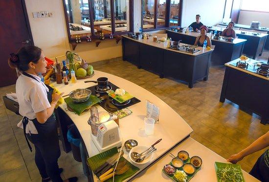 Vy's Market Restaurant